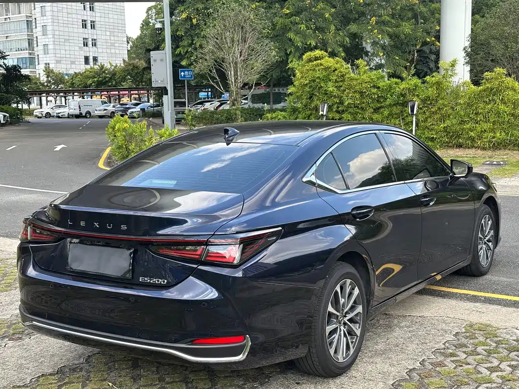 Lexus ES — миниатюра 12