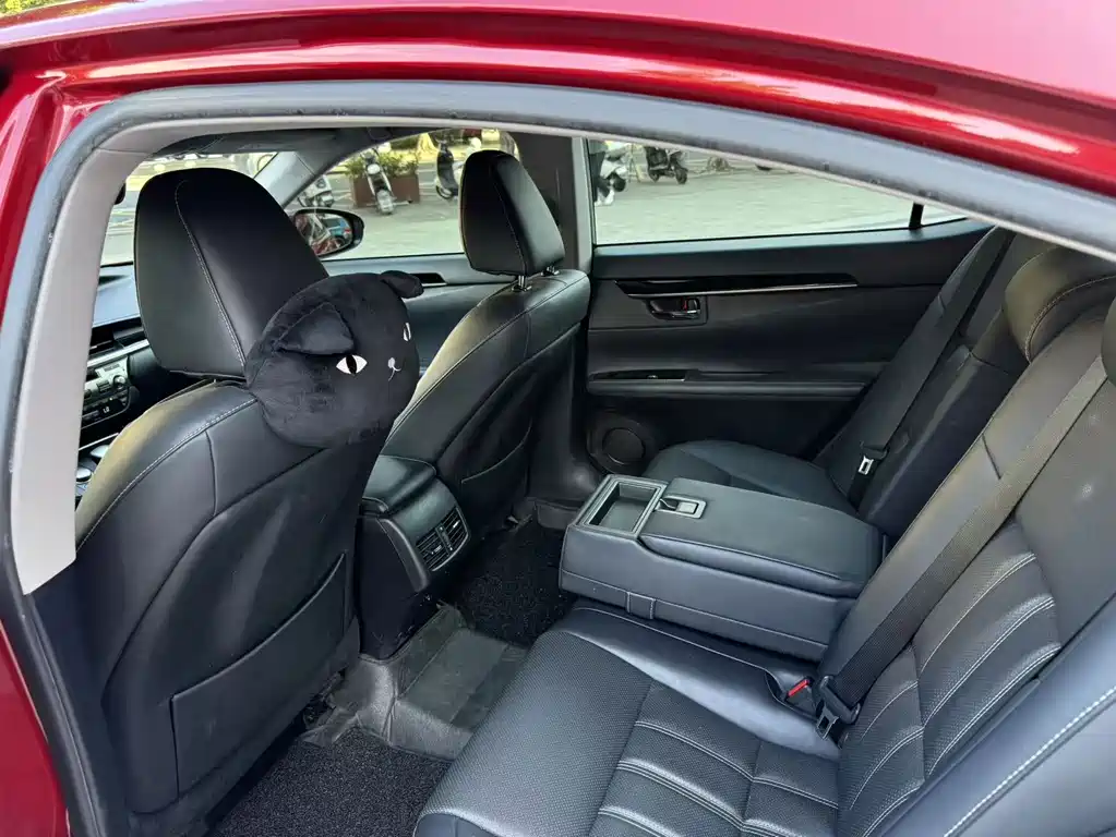Lexus ES — миниатюра 13