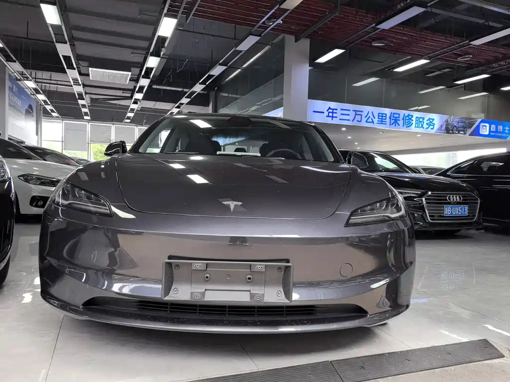 Tesla Model 3 — миниатюра 2