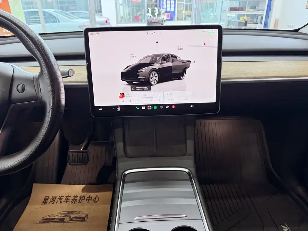 Tesla Model Y — миниатюра 13