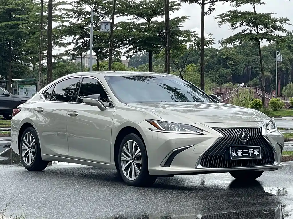 LEXUS  ES