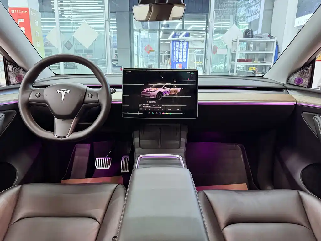 Tesla Model Y — миниатюра 11