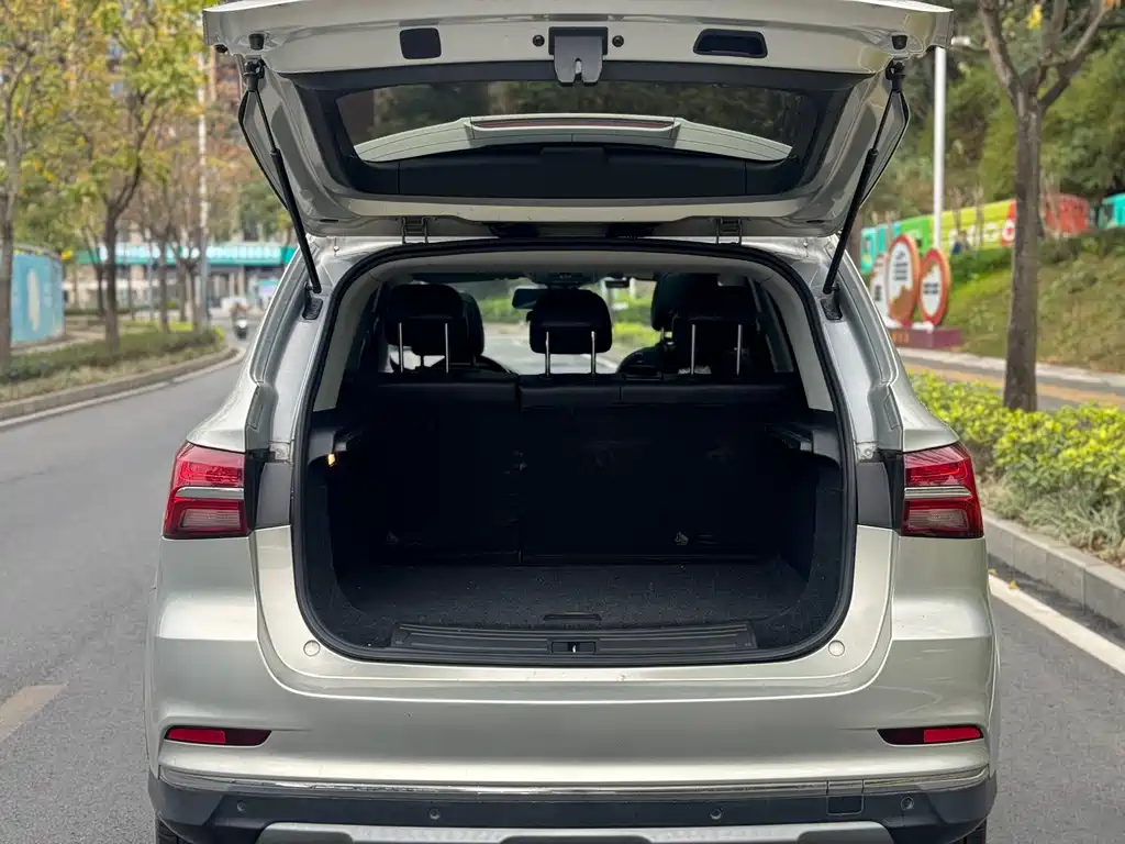 ROEWE RX5 NEW ENERGY