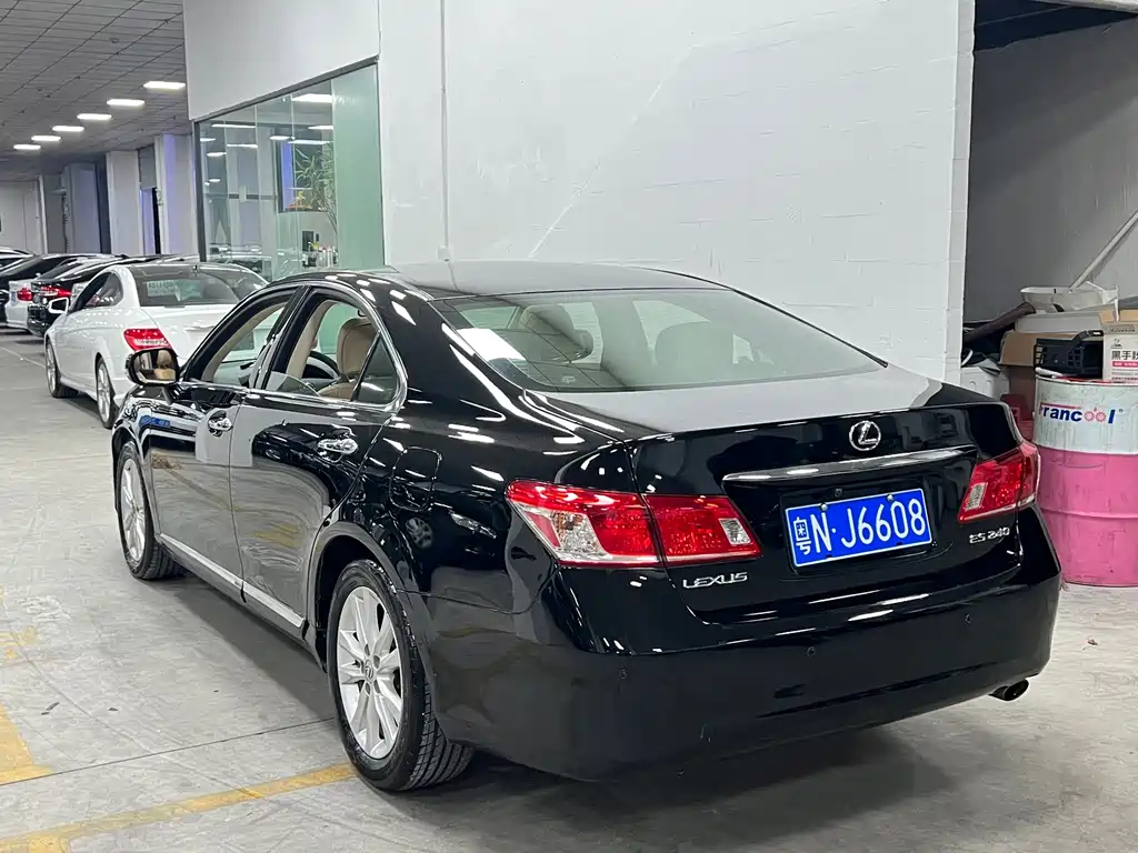 Lexus ES — миниатюра 4