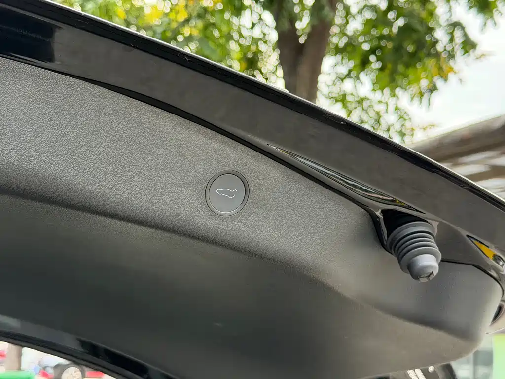 Tesla Model 3 — миниатюра 8