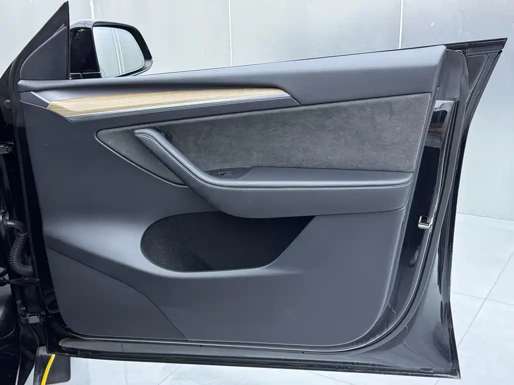 Tesla Model Y — фотографии объявления, Фото 22