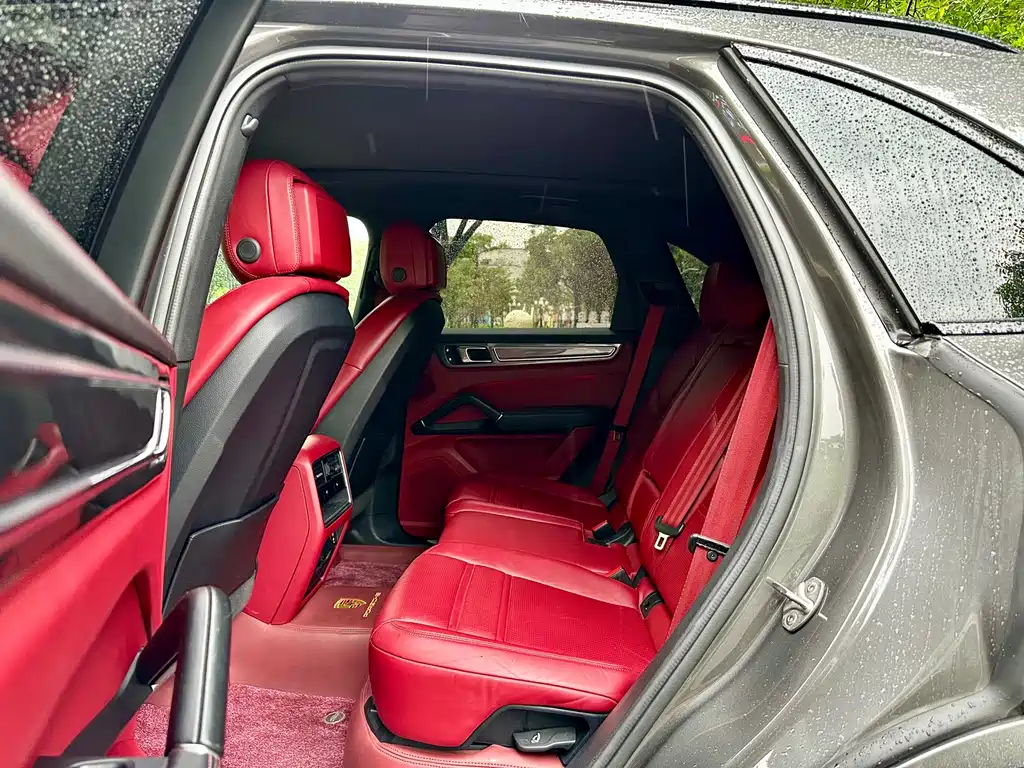 Porsche Cayenne — миниатюра 12