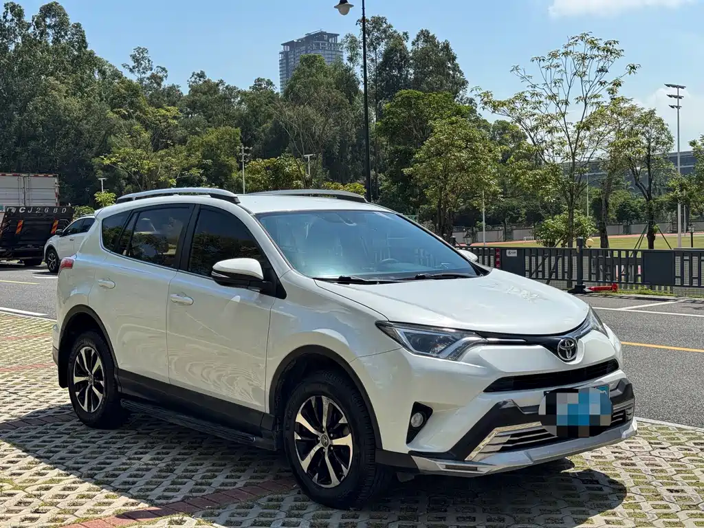Toyota RAV4 — миниатюра 3