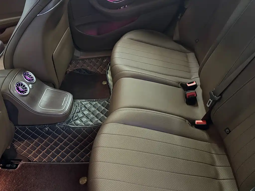 Mercedes-Benz E-Class — миниатюра 11