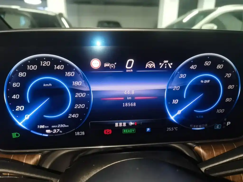 Mercedes-Benz EQE SUV — миниатюра 16