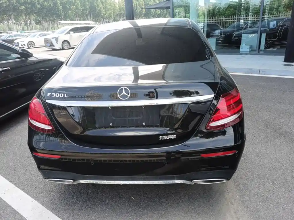 Mercedes-Benz E-Class — миниатюра 6