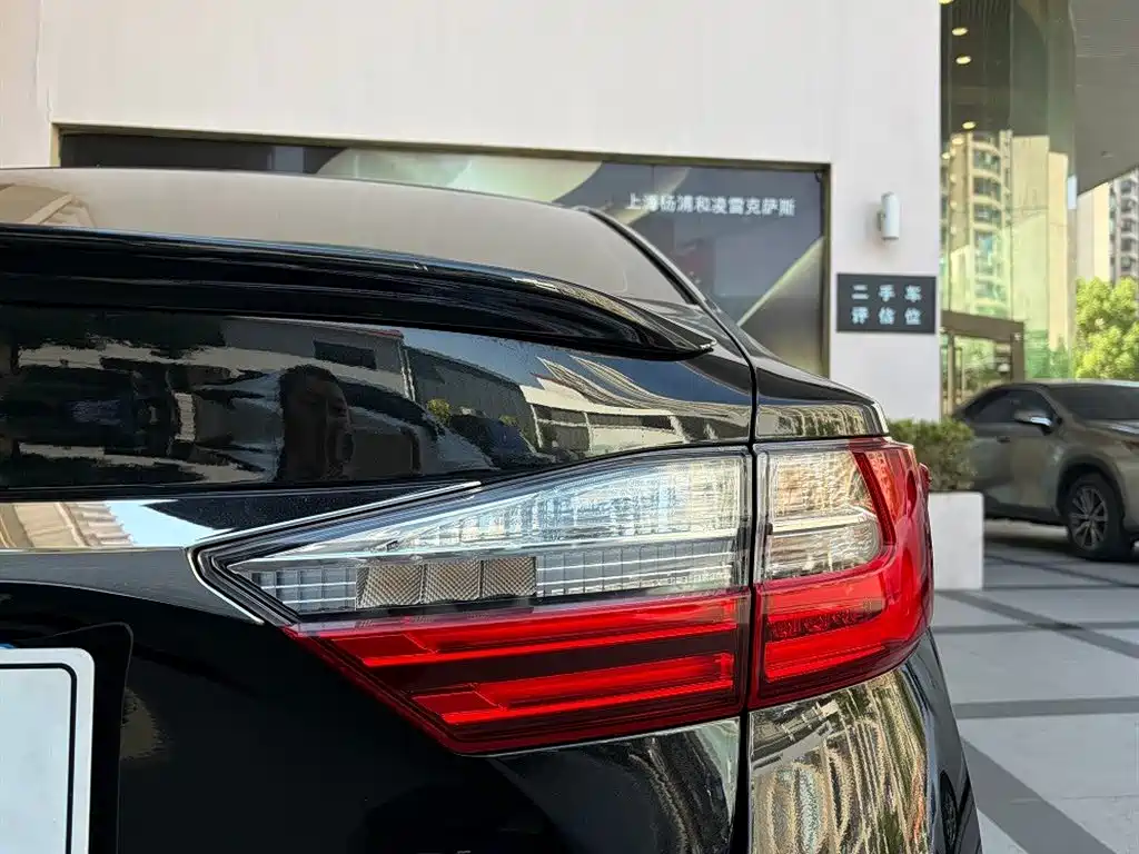 Lexus ES — миниатюра 12
