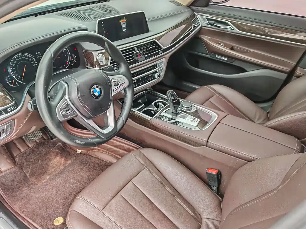 BMW 7 Series — миниатюра 9