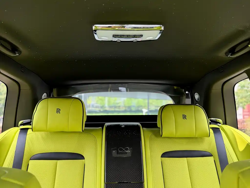 Rolls-Royce Cullinan — миниатюра 20