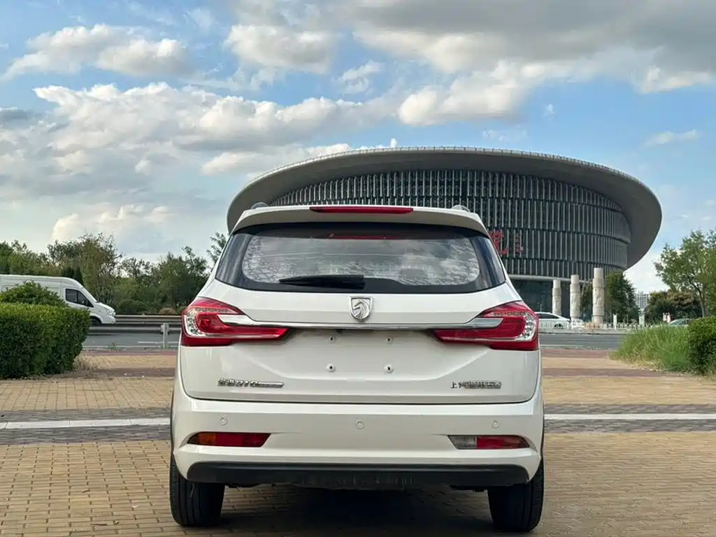 Baojun 310W — миниатюра 5