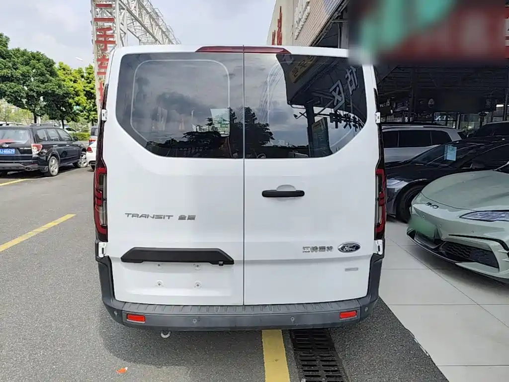 Ford Transit — миниатюра 6