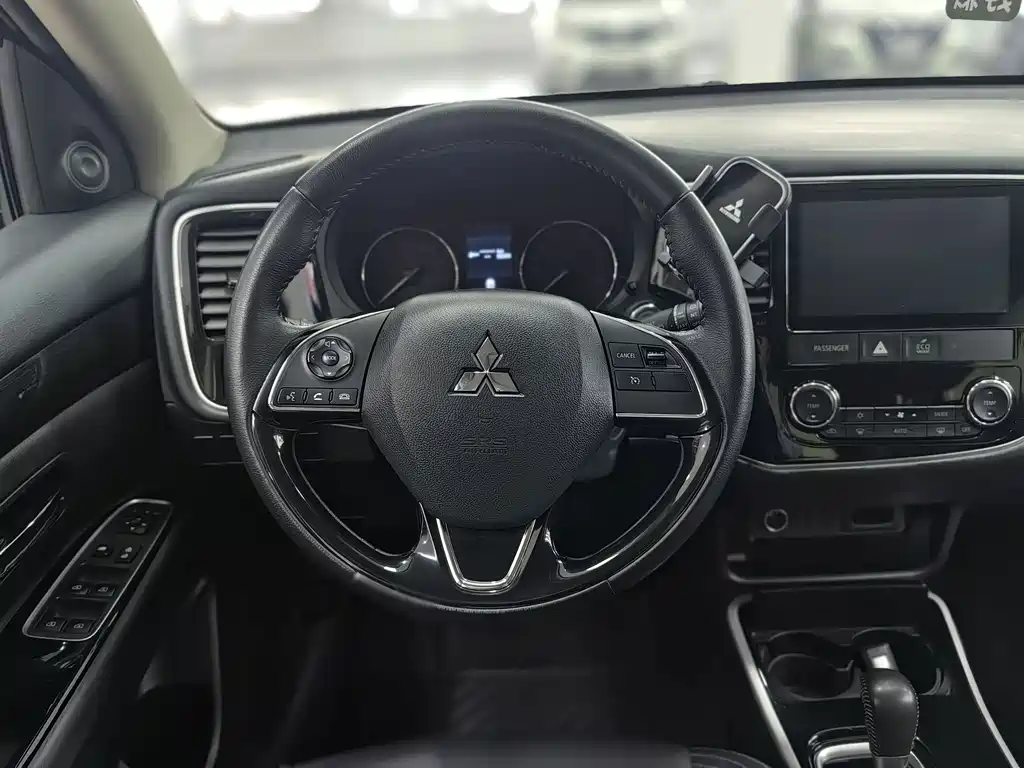 Mitsubishi Outlander — миниатюра 8