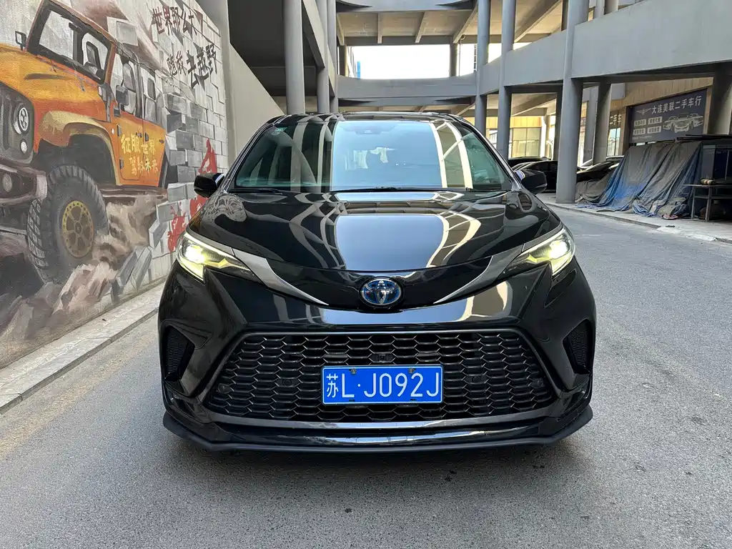 Toyota Granvia 2023