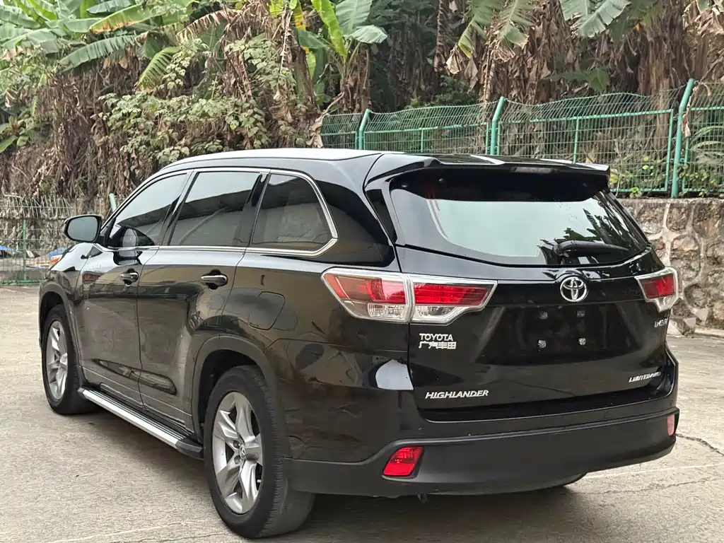 TOYOTA HIGHLANDER