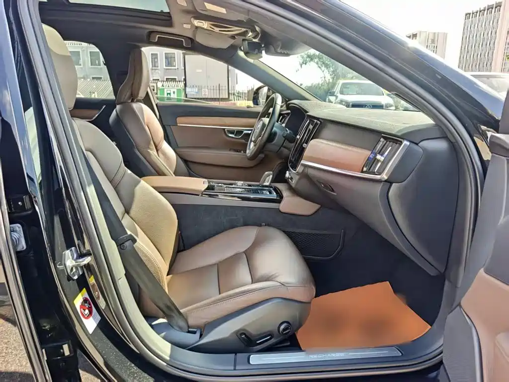 Volvo S90 PHEV — миниатюра 25