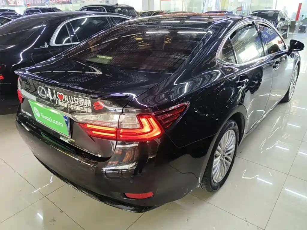 Lexus ES — миниатюра 7