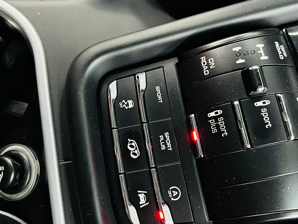 Porsche Cayenne — миниатюра 11