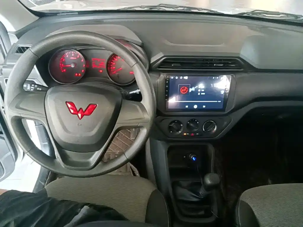 Wuling Hongguang — миниатюра 10