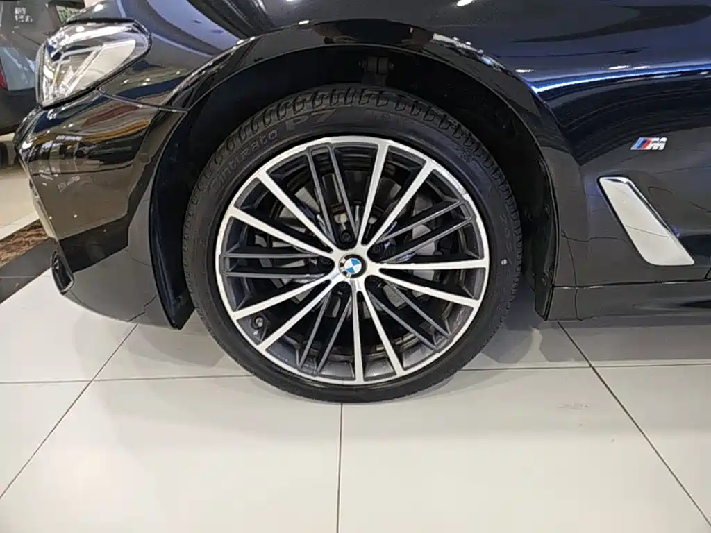 BMW 5 Series — миниатюра 23
