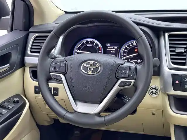 TOYOTA HIGHLANDER