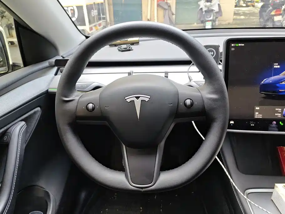 Tesla Model Y — миниатюра 15