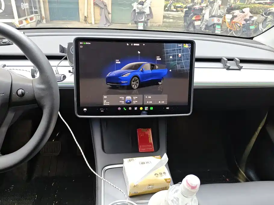 Tesla Model Y — миниатюра 13