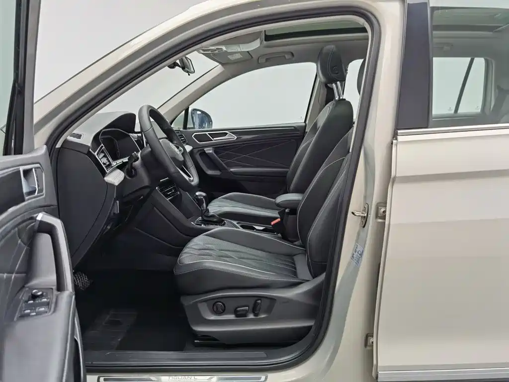 Volkswagen Tiguan L L 2023 330TSI AT Smart