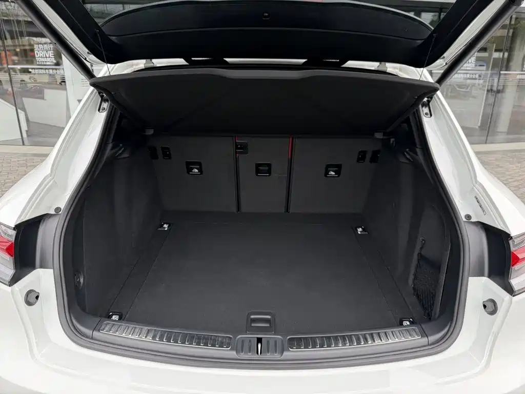 Porsche Macan — миниатюра 10