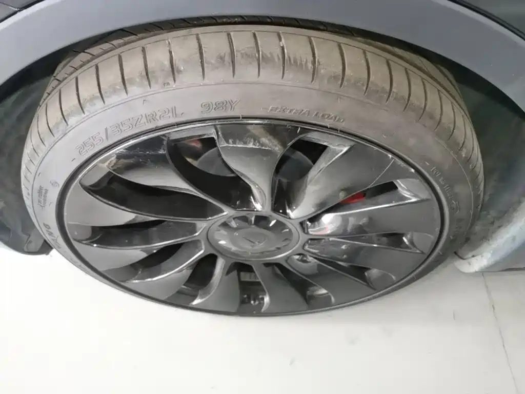 Tesla Model Y — миниатюра 23