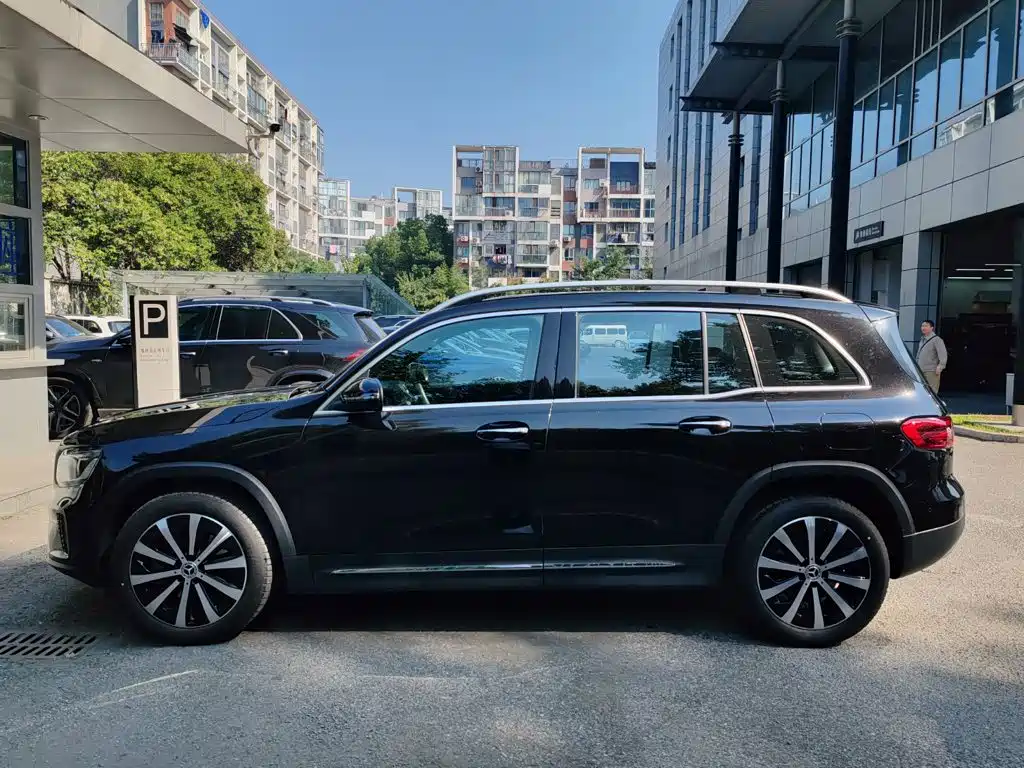 Mercedes-Benz GLB — миниатюра 16