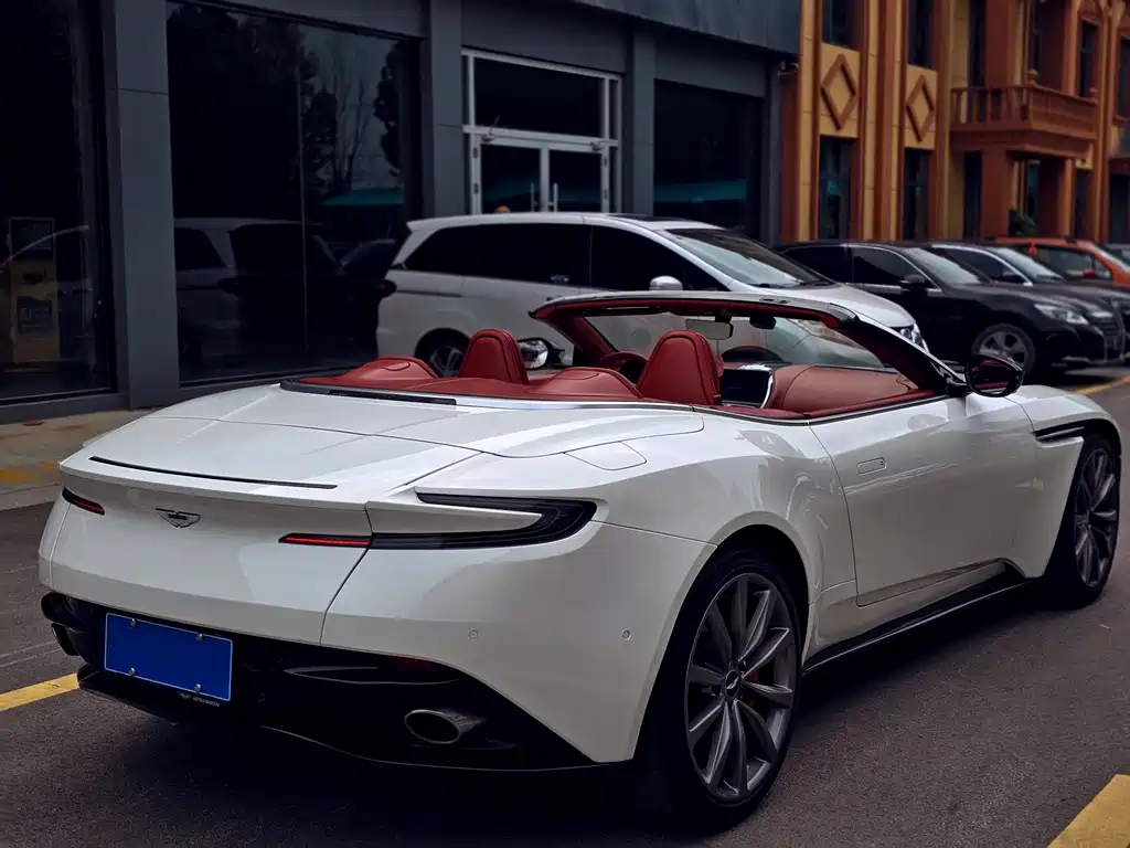 Aston Martin DB11 — миниатюра 3