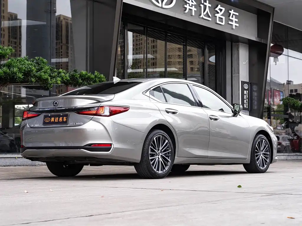 Lexus ES 2022 300h Premium