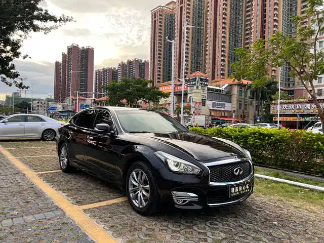 infiniti q70