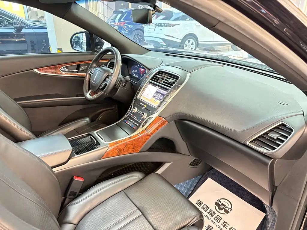 LINCOLN NAVIGATOR (IMPORT)