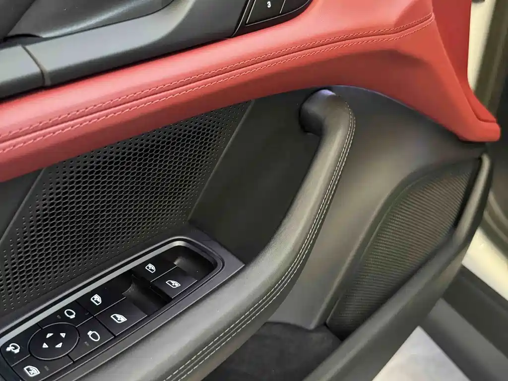 Porsche Taycan — миниатюра 10