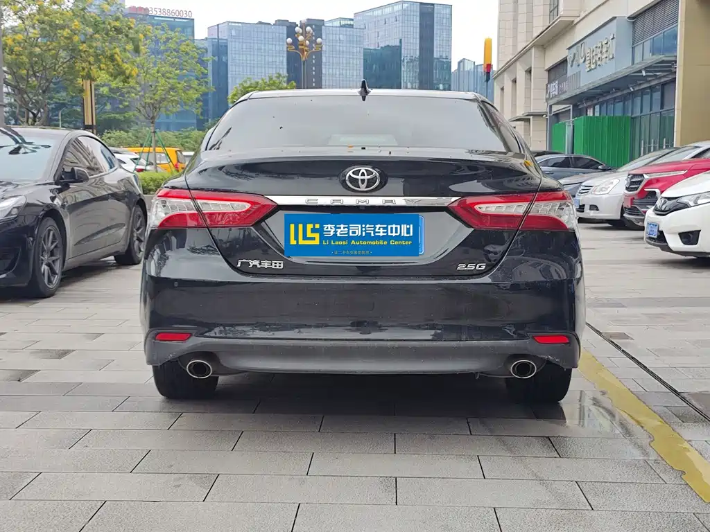 Toyota Camry — миниатюра 4