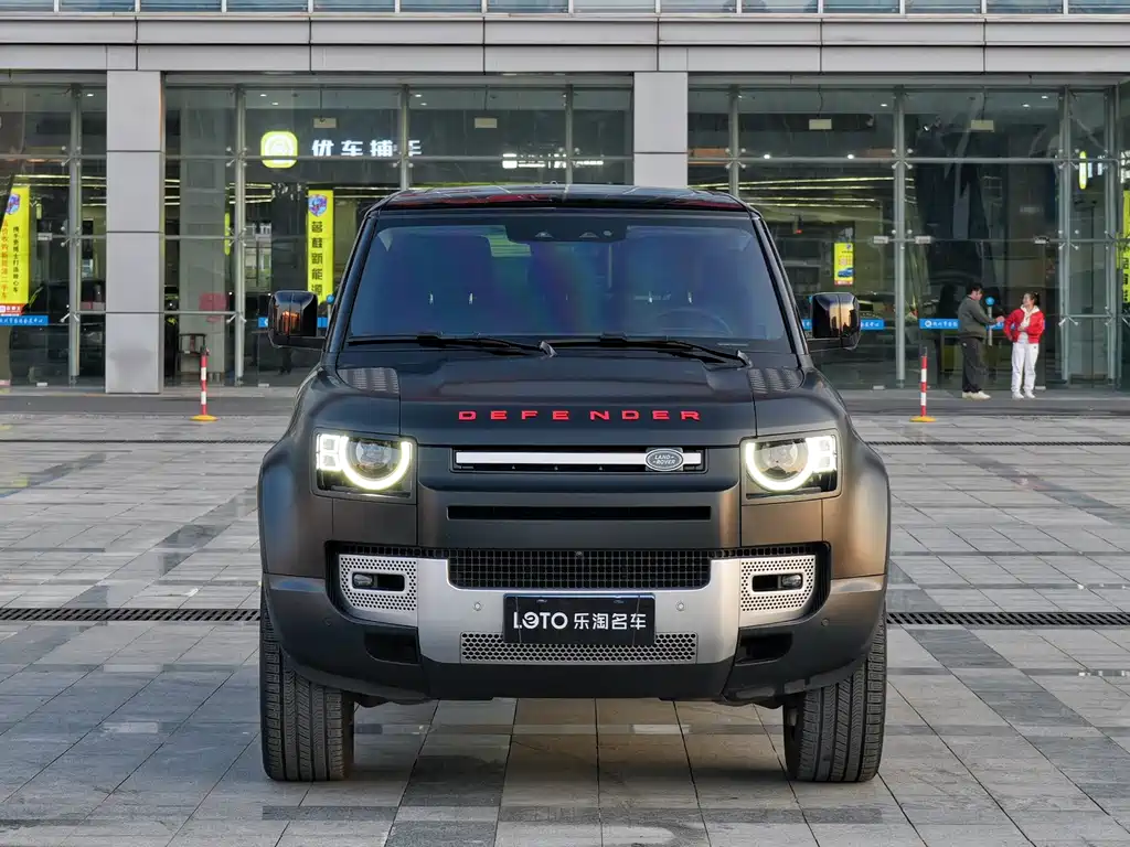 LAND ROVER DEFENDER