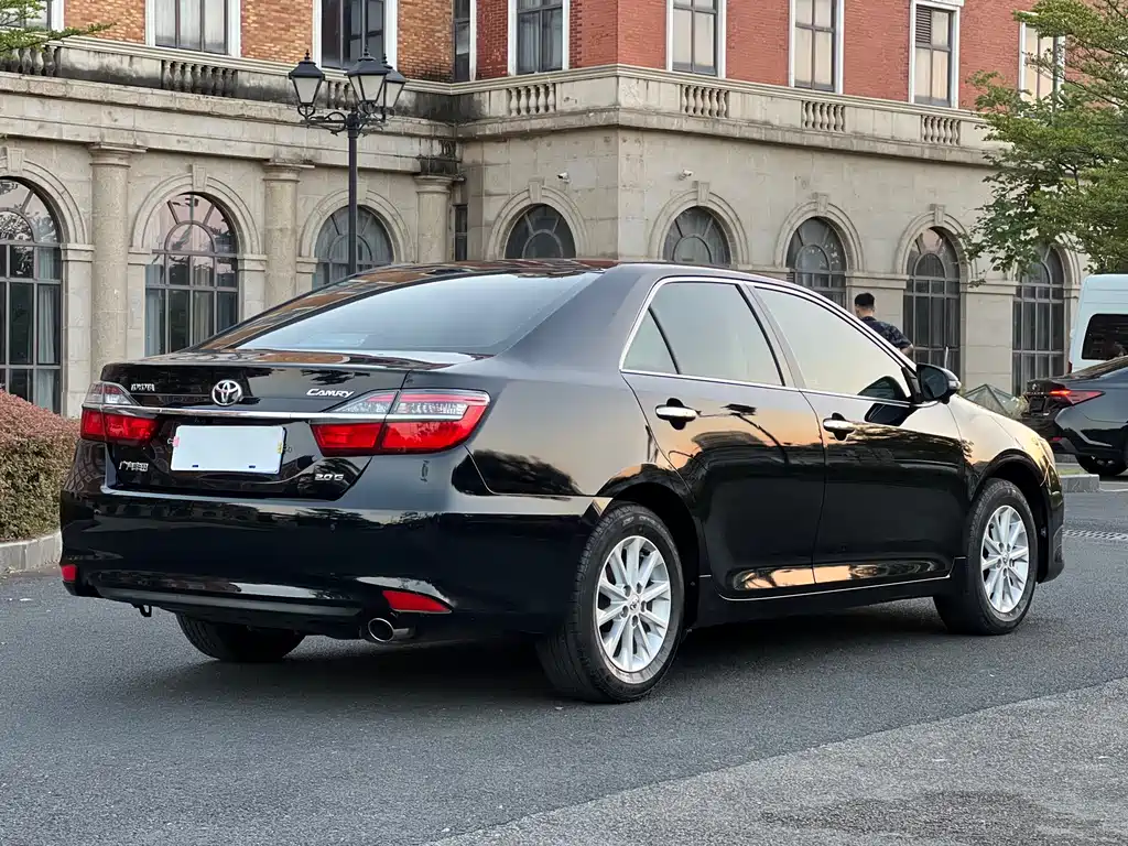 Toyota Camry — миниатюра 6