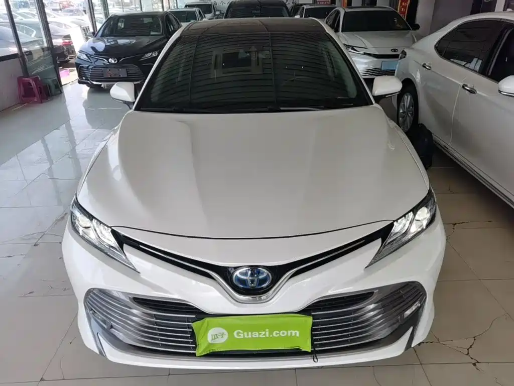 Toyota Camry — миниатюра 3