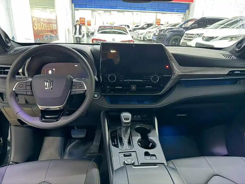 Toyota Crown Kluger — миниатюра 6