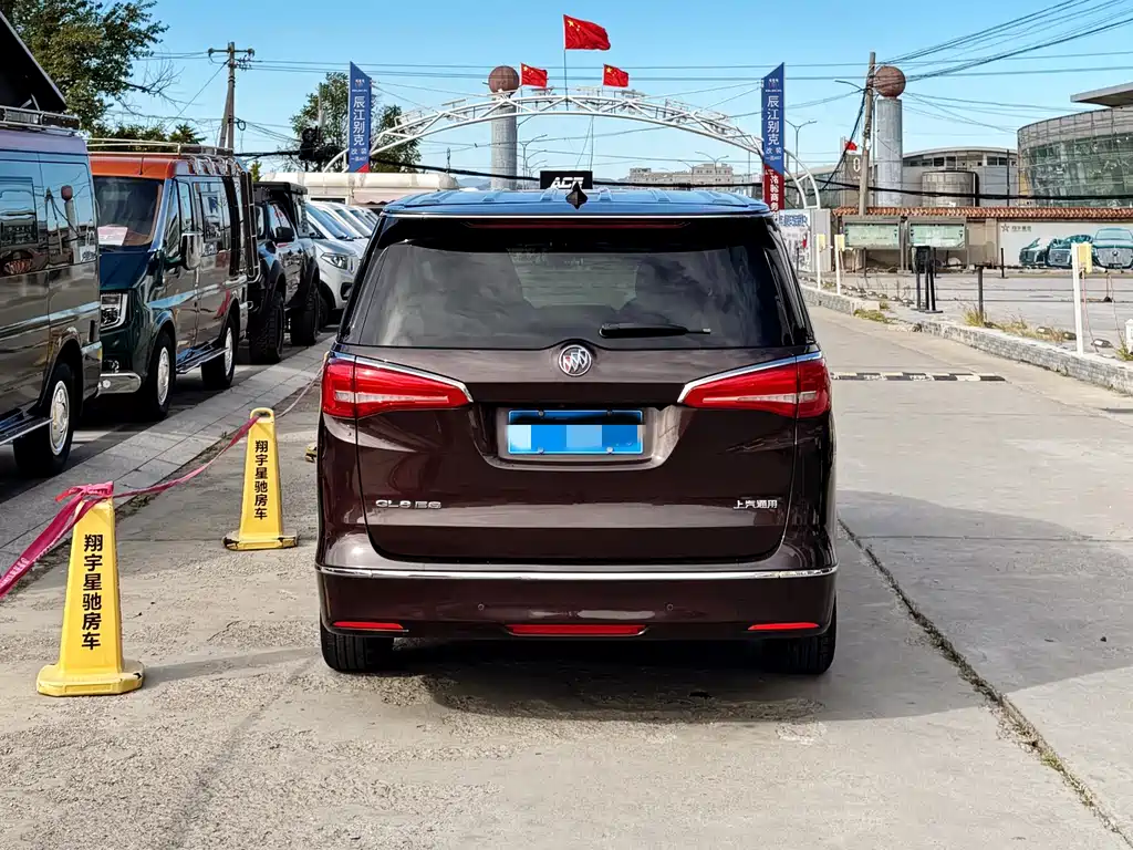 Buick GL8 — миниатюра 3