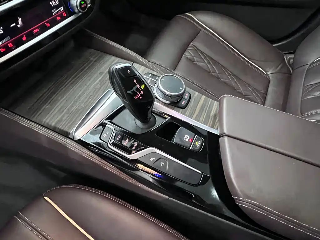 BMW 5 Series — миниатюра 17