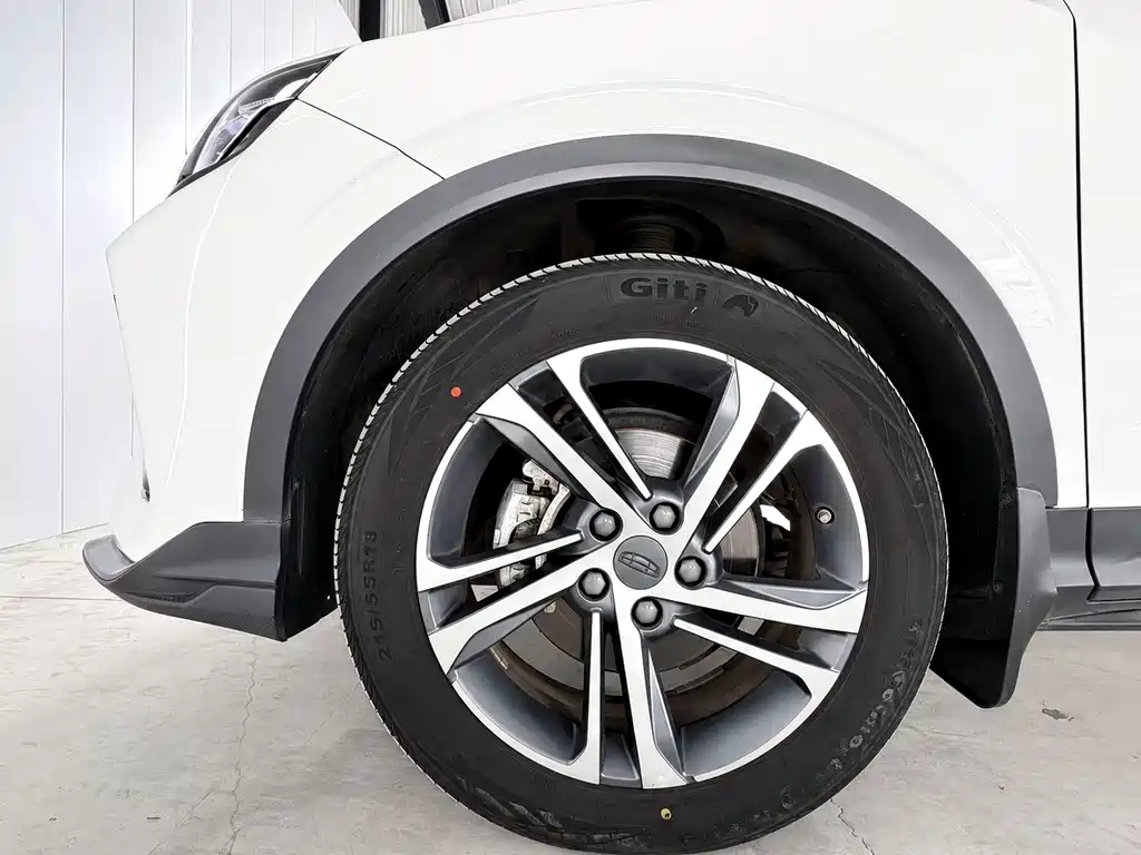 Geely Binyue — миниатюра 12