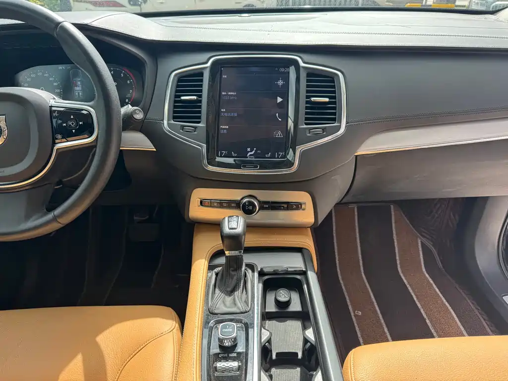 Volvo XC90 — миниатюра 11