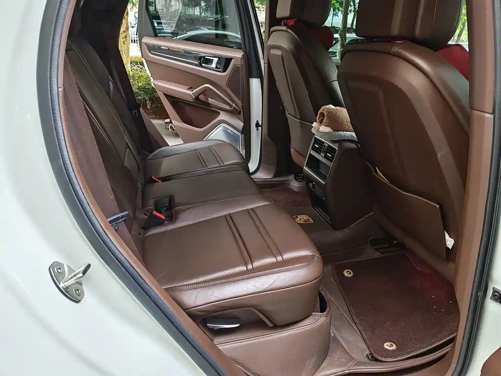 Porsche Cayenne — миниатюра 9